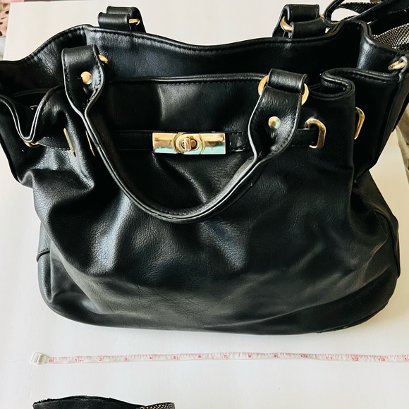 Black leather Nine West purse! The leather on this bag is AMAZING! Great quality - Picture 1 of 5